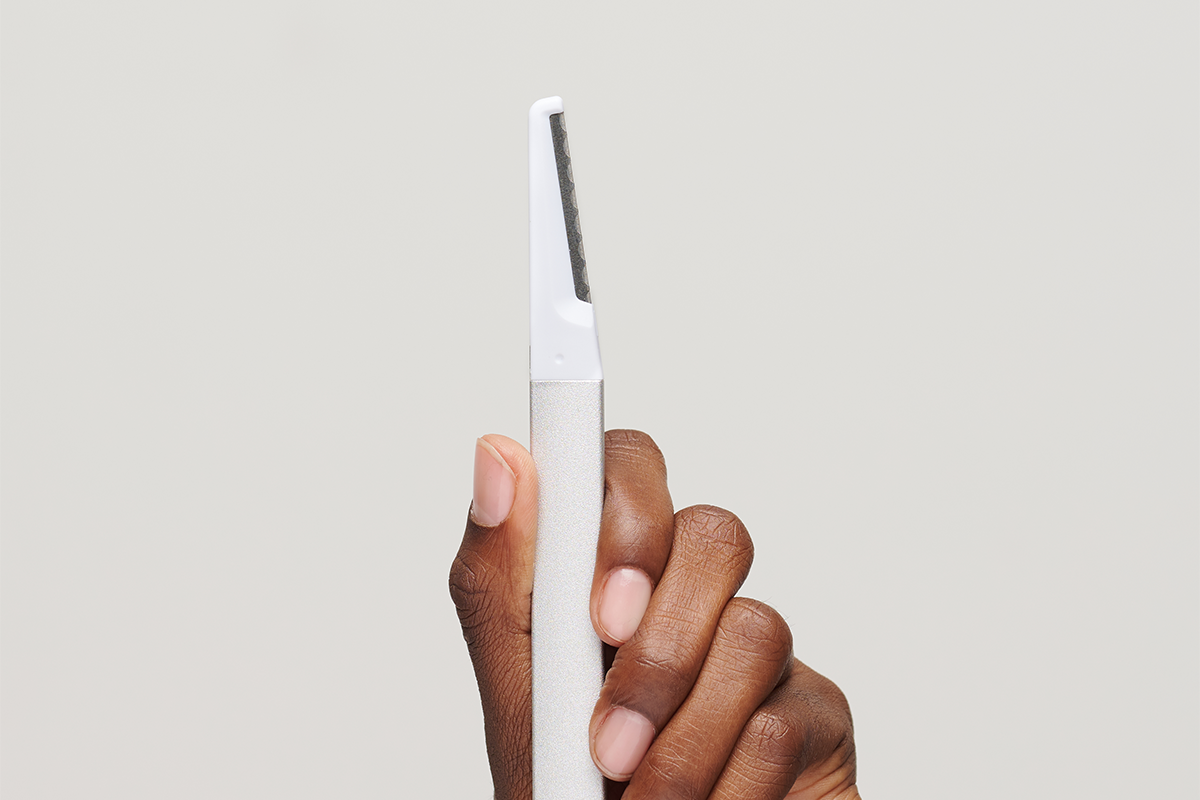 How The Dermaplaning Tool Is Different From A Regular Razor